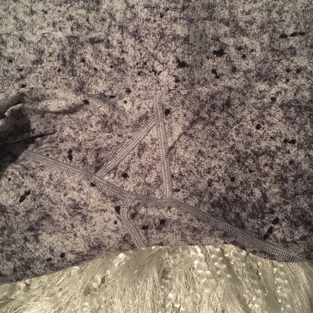 Lululemon Wunder Under crops size 6 NWOT - Picture 3 of 5